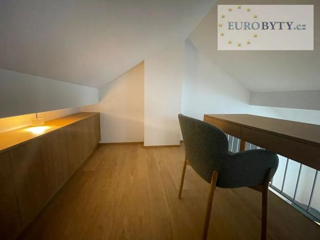 Pronájem bytu 1+kk, Praha - Vršovice, Bartoškova, 40 m2