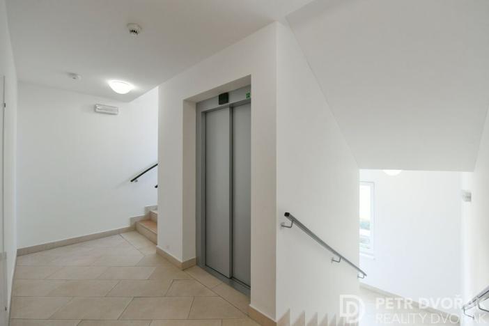 Prodej bytu 1+kk, Praha - Letňany, Hlučkova, 32 m2