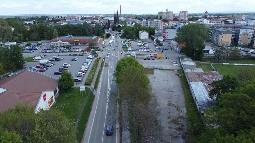 Prodej komerčního pozemku, Břeclav, třída 1. máje, 3300 m2