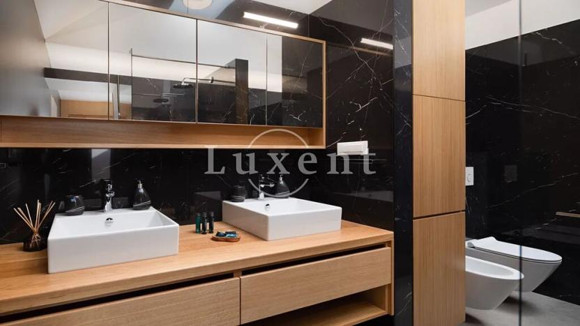 Prodej vily, Omiš, Chorvatsko, 298 m2