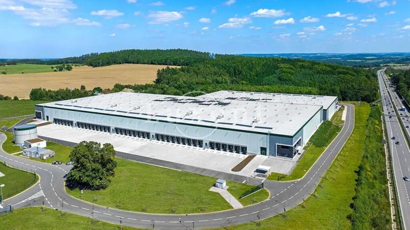 Pronájem skladu, Ostředek, 12893 m2