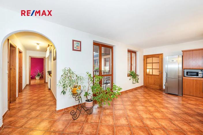 Prodej rodinného domu, Uhřice, 380 m2