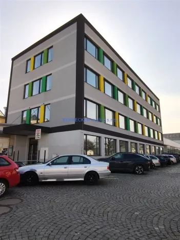 Prodej kanceláře, Hradec Králové - Kukleny, Pražská třída, 1600 m2