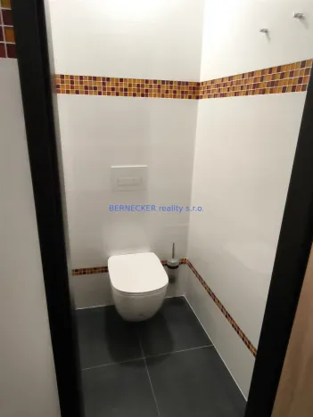 Prodej kanceláře, Hradec Králové - Kukleny, Pražská třída, 1600 m2