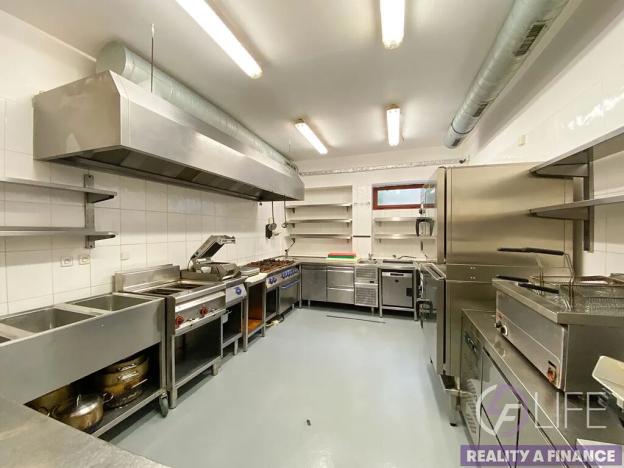 Prodej obchodního prostoru, Vrchlabí, Českých bratří, 1200 m2