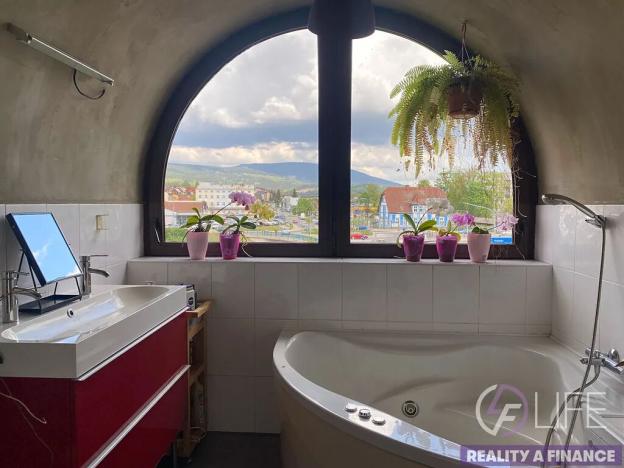 Prodej obchodního prostoru, Vrchlabí, Českých bratří, 1200 m2