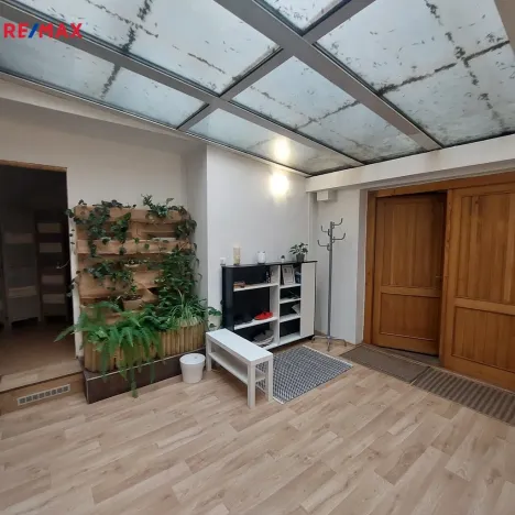 Pronájem obchodního prostoru, Olomouc, Šemberova, 99 m2