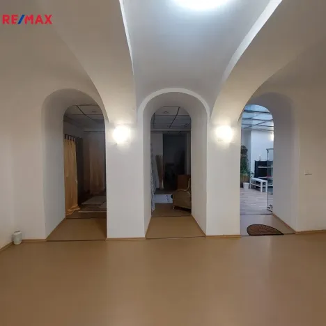Pronájem obchodního prostoru, Olomouc, Šemberova, 99 m2