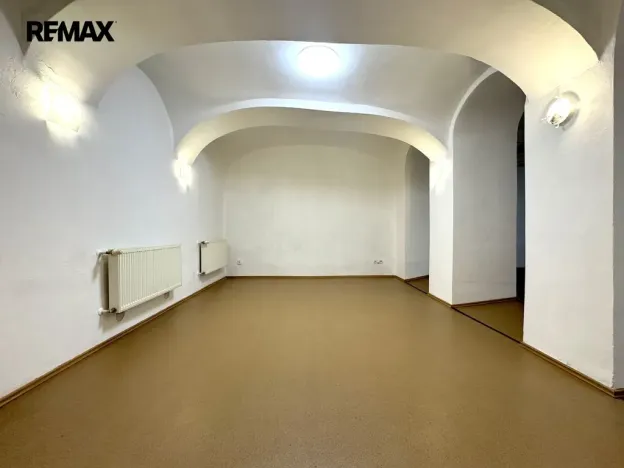 Pronájem obchodního prostoru, Olomouc, Šemberova, 99 m2