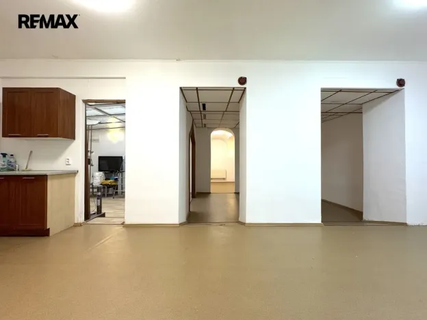 Pronájem obchodního prostoru, Olomouc, Šemberova, 99 m2