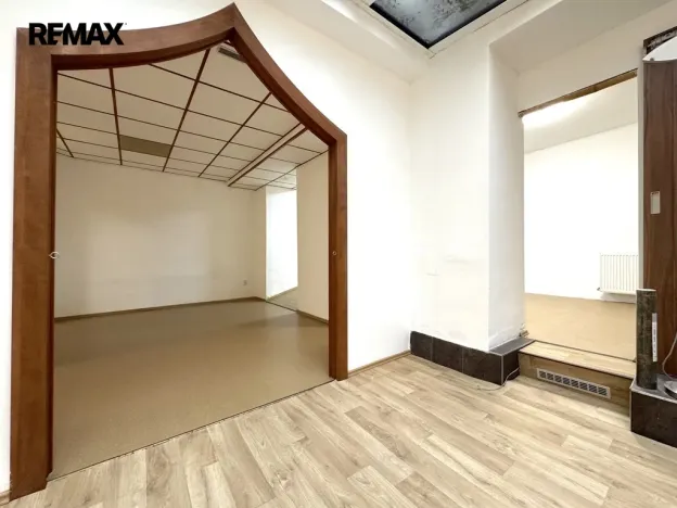 Pronájem obchodního prostoru, Olomouc, Šemberova, 99 m2