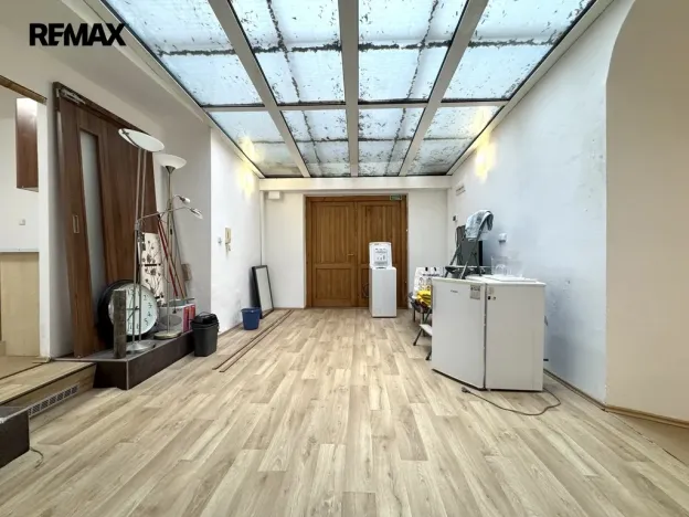 Pronájem obchodního prostoru, Olomouc, Šemberova, 99 m2