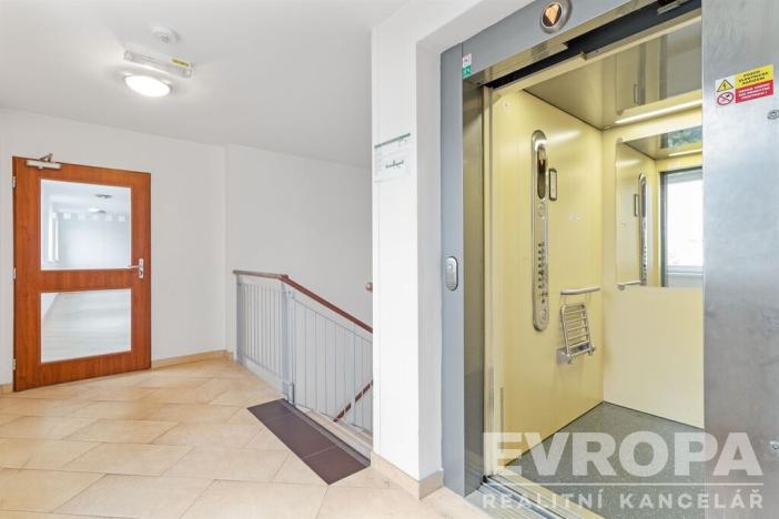 Prodej bytu 2+kk, Praha - Horní Měcholupy, Hornoměcholupská, 49 m2