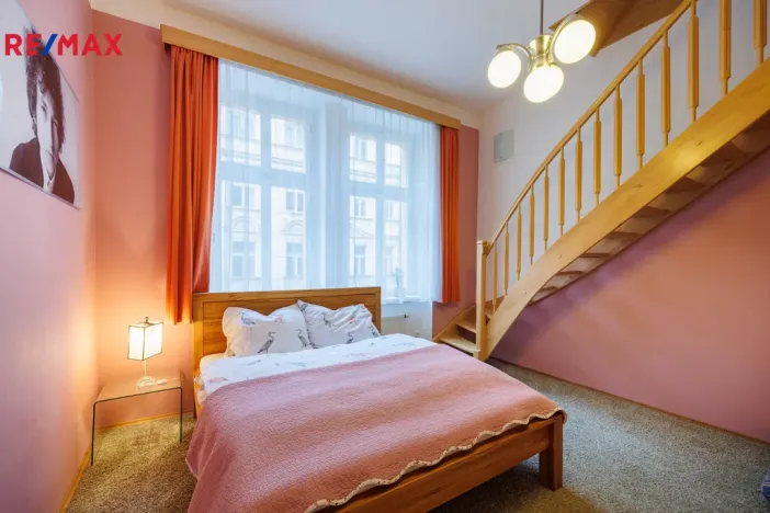 Pronájem bytu 4+1, Karlovy Vary, Jaltská, 108 m2