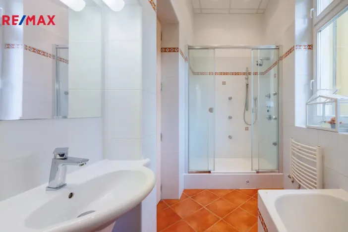 Pronájem bytu 4+1, Karlovy Vary, Jaltská, 108 m2