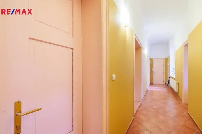 Pronájem bytu 4+1, Karlovy Vary, Jaltská, 108 m2