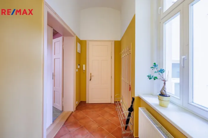 Pronájem bytu 4+1, Karlovy Vary, Jaltská, 108 m2