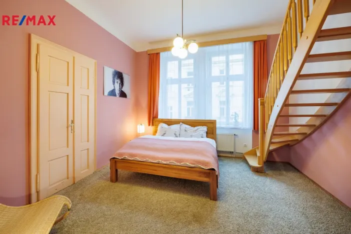 Pronájem bytu 4+1, Karlovy Vary, Jaltská, 108 m2