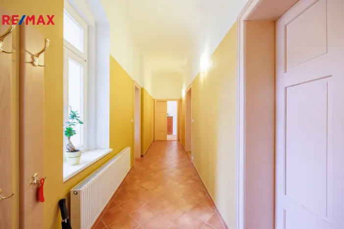 Pronájem bytu 4+1, Karlovy Vary, Jaltská, 108 m2