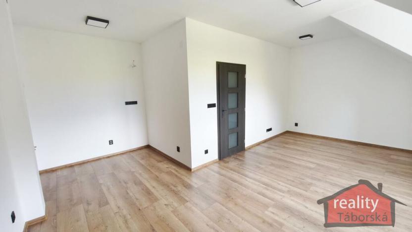 Prodej bytu 1+kk, Nupaky, Nupacká, 38 m2