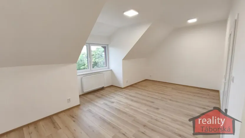 Prodej bytu 1+kk, Nupaky, Nupacká, 35 m2