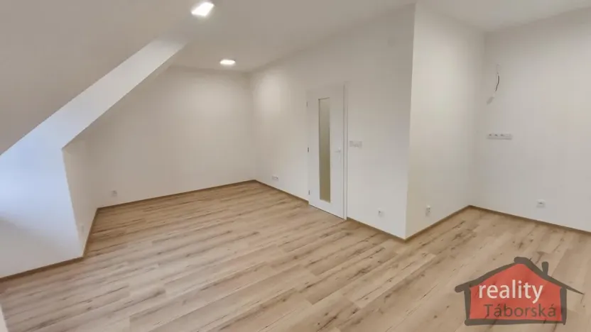 Prodej bytu 1+kk, Nupaky, Nupacká, 35 m2
