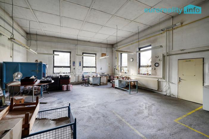 Prodej výrobních prostor, Plesná, Dlouhá, 2031 m2