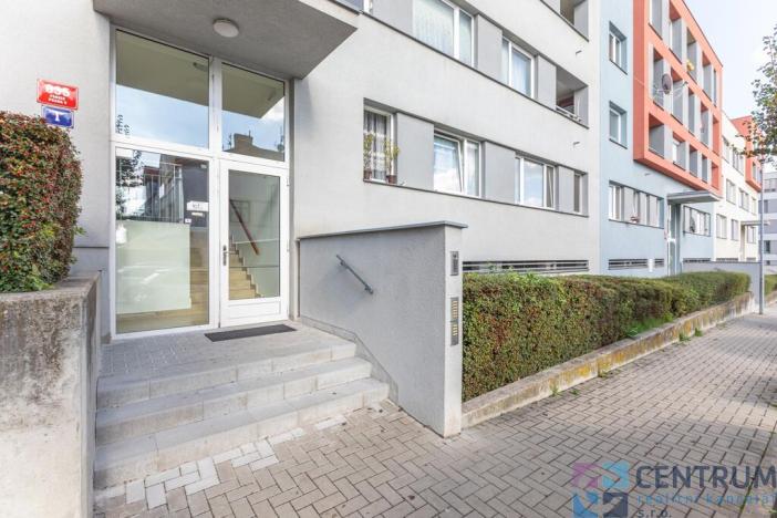 Prodej bytu 1+kk, Praha - Prosek, Nad šestikopy, 36 m2