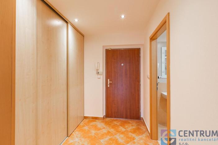 Prodej bytu 1+kk, Praha - Prosek, Nad šestikopy, 36 m2