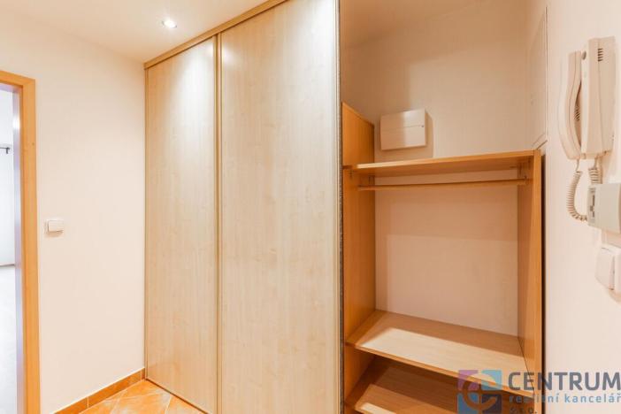 Prodej bytu 1+kk, Praha - Prosek, Nad šestikopy, 36 m2