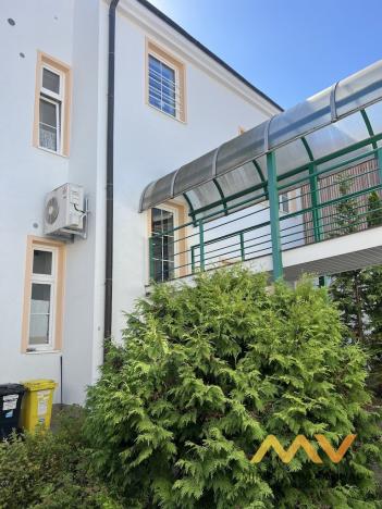 Pronájem obchodního prostoru, Hradec Králové, Československé armády, 47 m2