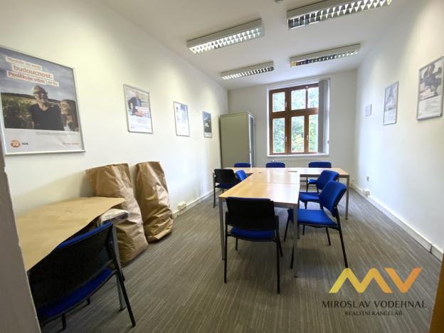 Pronájem kanceláře, Hradec Králové, Československé armády, 131 m2