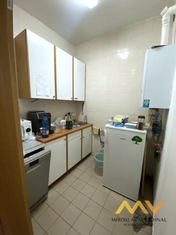 Pronájem kanceláře, Hradec Králové, Československé armády, 131 m2