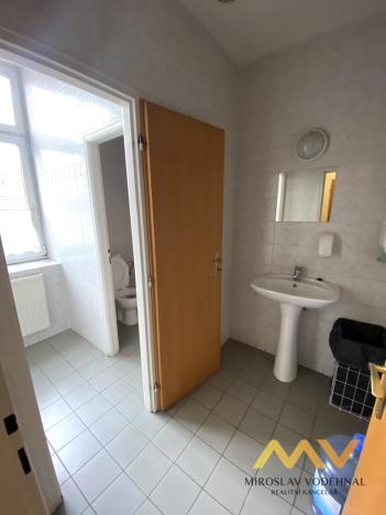 Pronájem kanceláře, Hradec Králové, Československé armády, 131 m2