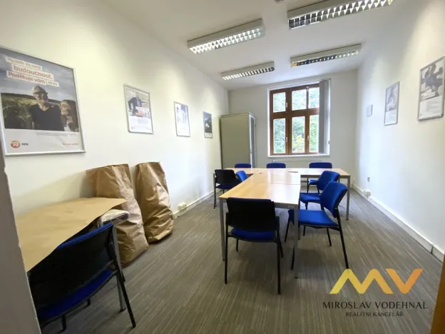 Pronájem kanceláře, Hradec Králové, Československé armády, 131 m2