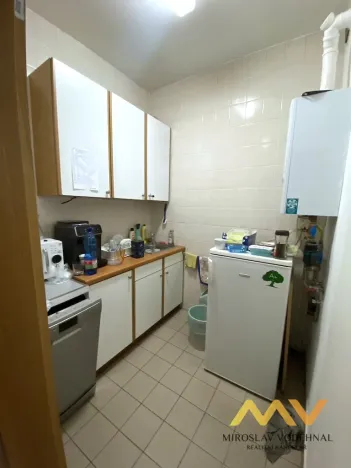 Pronájem kanceláře, Hradec Králové, Československé armády, 131 m2