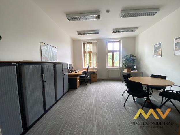 Pronájem kanceláře, Hradec Králové, Československé armády, 259 m2