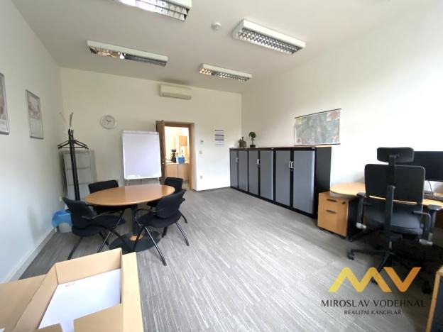 Pronájem kanceláře, Hradec Králové, Československé armády, 259 m2