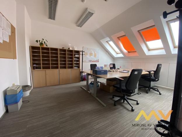 Pronájem kanceláře, Hradec Králové, Československé armády, 259 m2