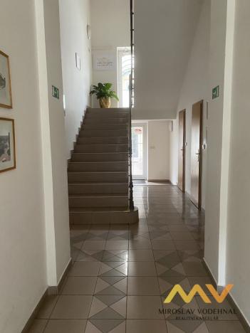 Pronájem kanceláře, Hradec Králové, Československé armády, 259 m2