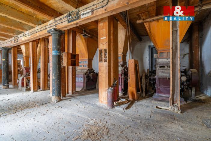 Prodej obchodního prostoru, Klatovy - Beňovy, 934 m2