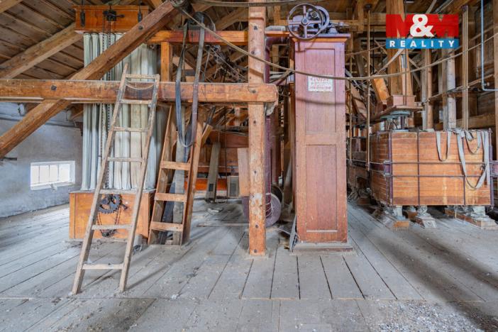 Prodej obchodního prostoru, Klatovy - Beňovy, 934 m2