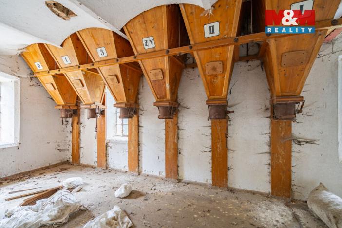 Prodej historického objektu, Klatovy - Beňovy, 934 m2