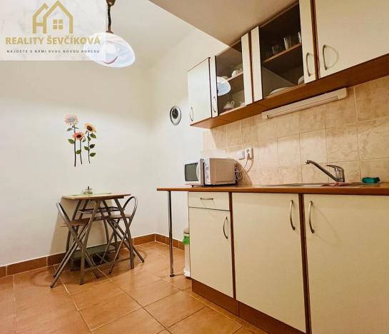 Pronájem kanceláře, Hradec Králové, Bieblova, 18 m2