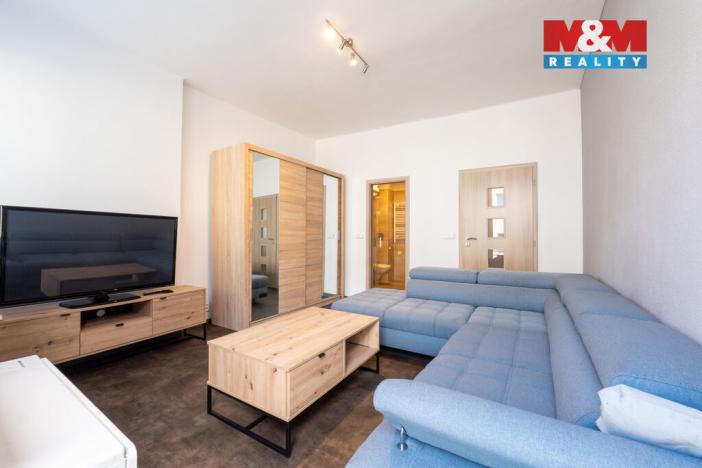 Pronájem bytu 1+kk, Zlín, náměstí Míru, 29 m2