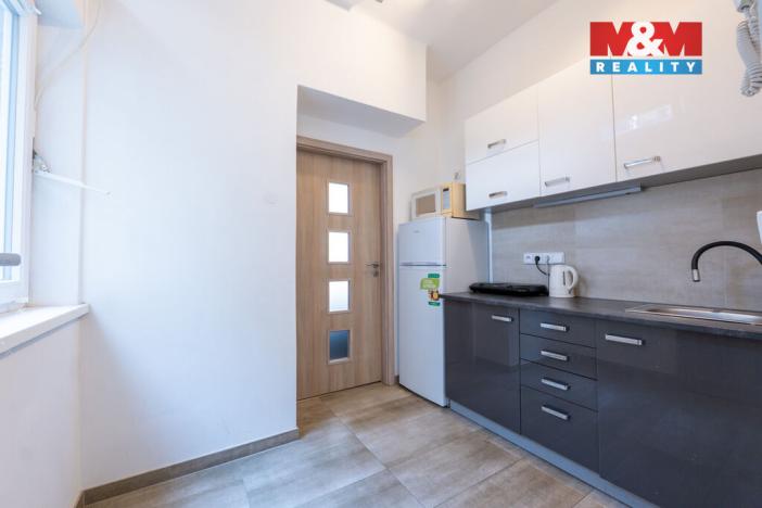 Pronájem bytu 1+kk, Zlín, náměstí Míru, 29 m2