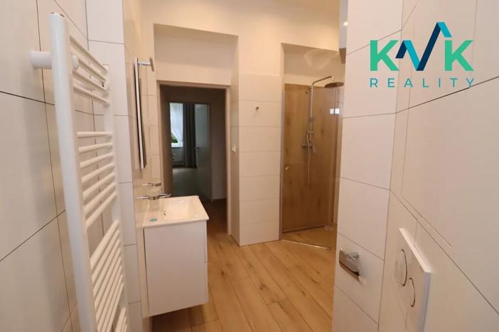 Pronájem bytu 2+1, Karlovy Vary, Svahová, 60 m2