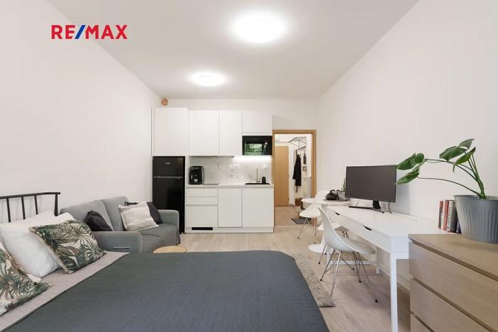 Prodej bytu 1+kk, Praha - Smíchov, Jeřabinová, 26 m2