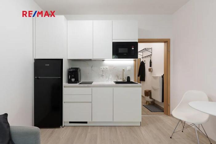 Prodej bytu 1+kk, Praha - Smíchov, Jeřabinová, 26 m2