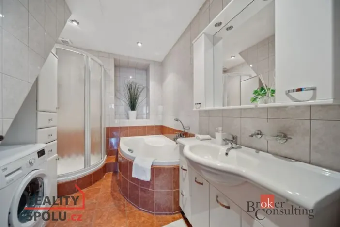 Prodej rodinného domu, Dubenec, 250 m2